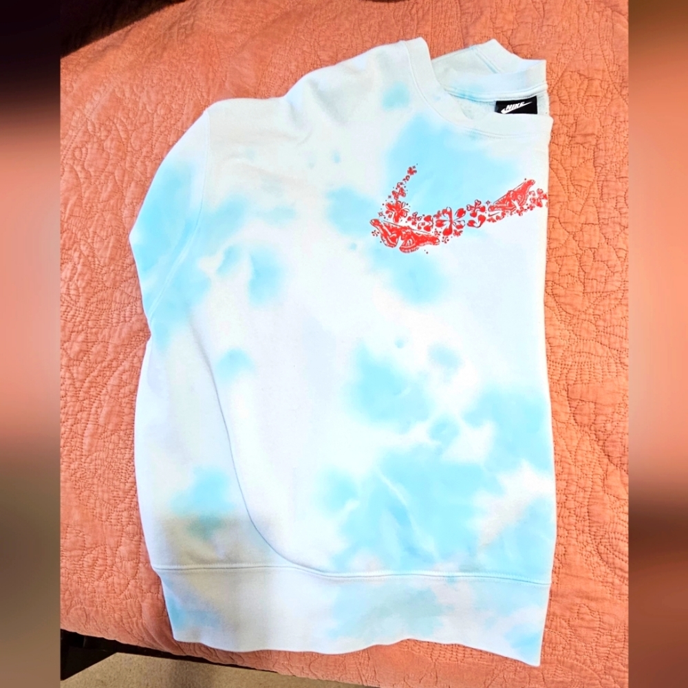 Nike cropped tie-dyed sweatshirt sz 3x - Picture 3 of 9